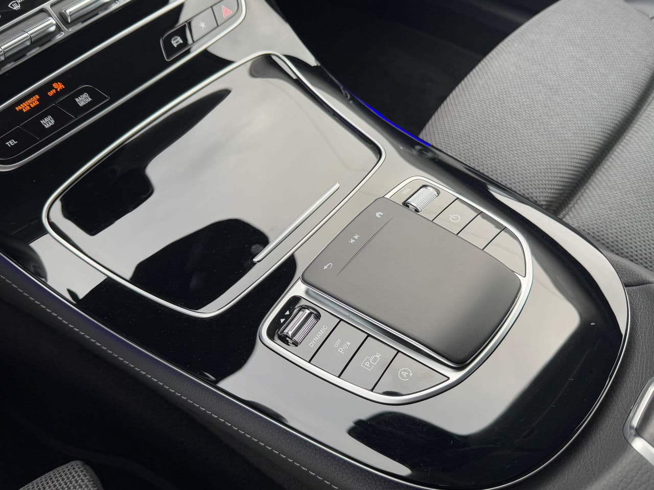 Mercedes E 200 2023 — Миниатюра 14