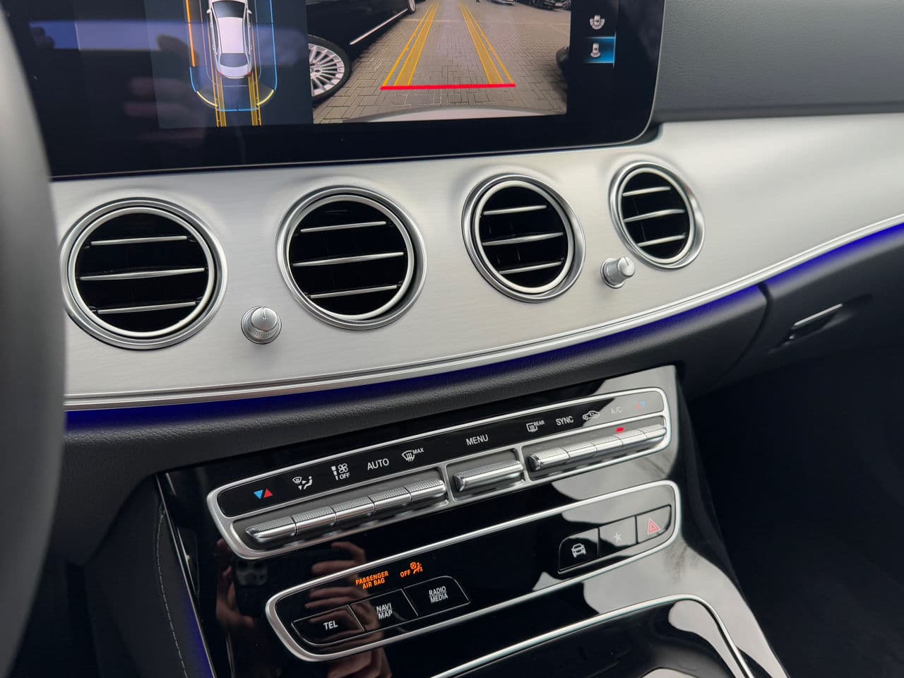 Mercedes E 200 2023 — Миниатюра 13