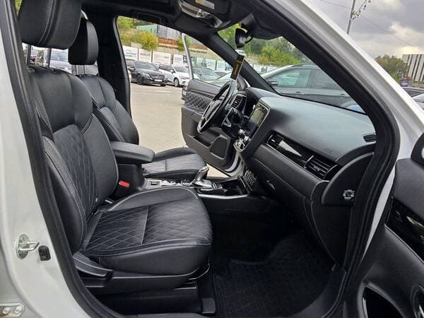 Mitsubishi Outlander 2020 — Миниатюра 8
