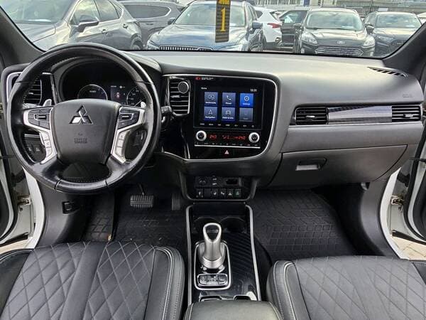 Mitsubishi Outlander 2020 — Миниатюра 9