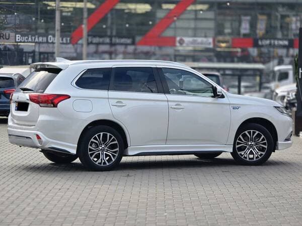 Mitsubishi Outlander 2020 — Миниатюра 3