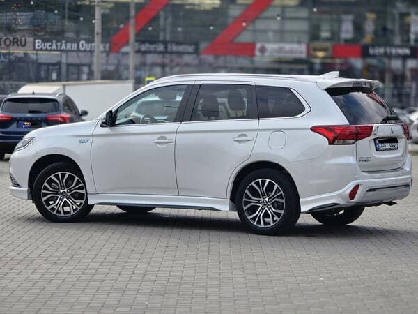 Mitsubishi Outlander 2020 — Миниатюра 4