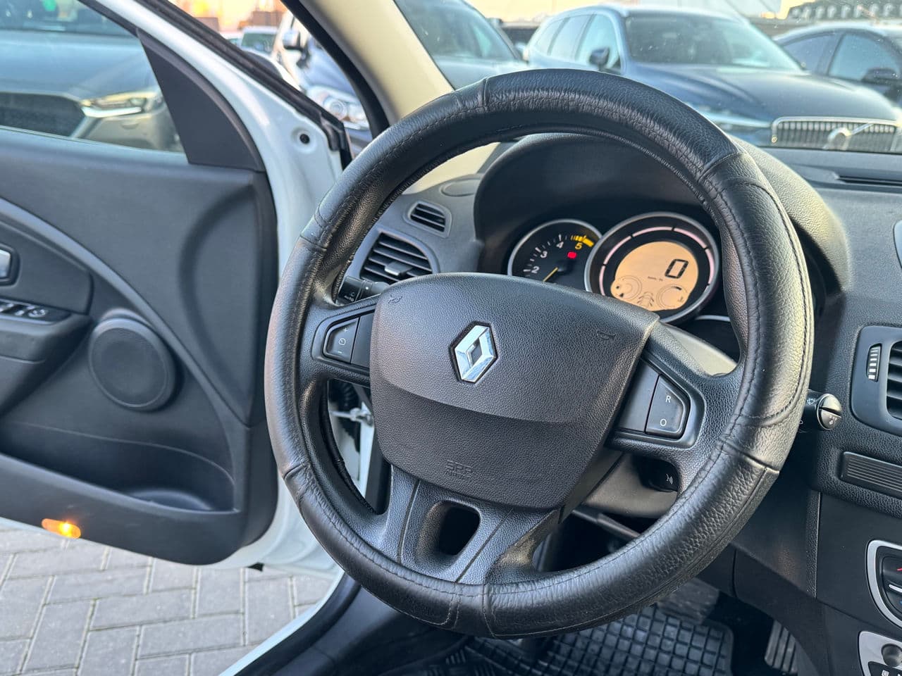 Renault Megane 2011 — Миниатюра 7