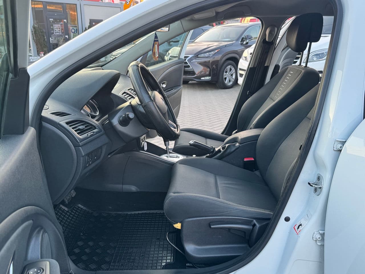 Renault Megane 2011 — Миниатюра 5