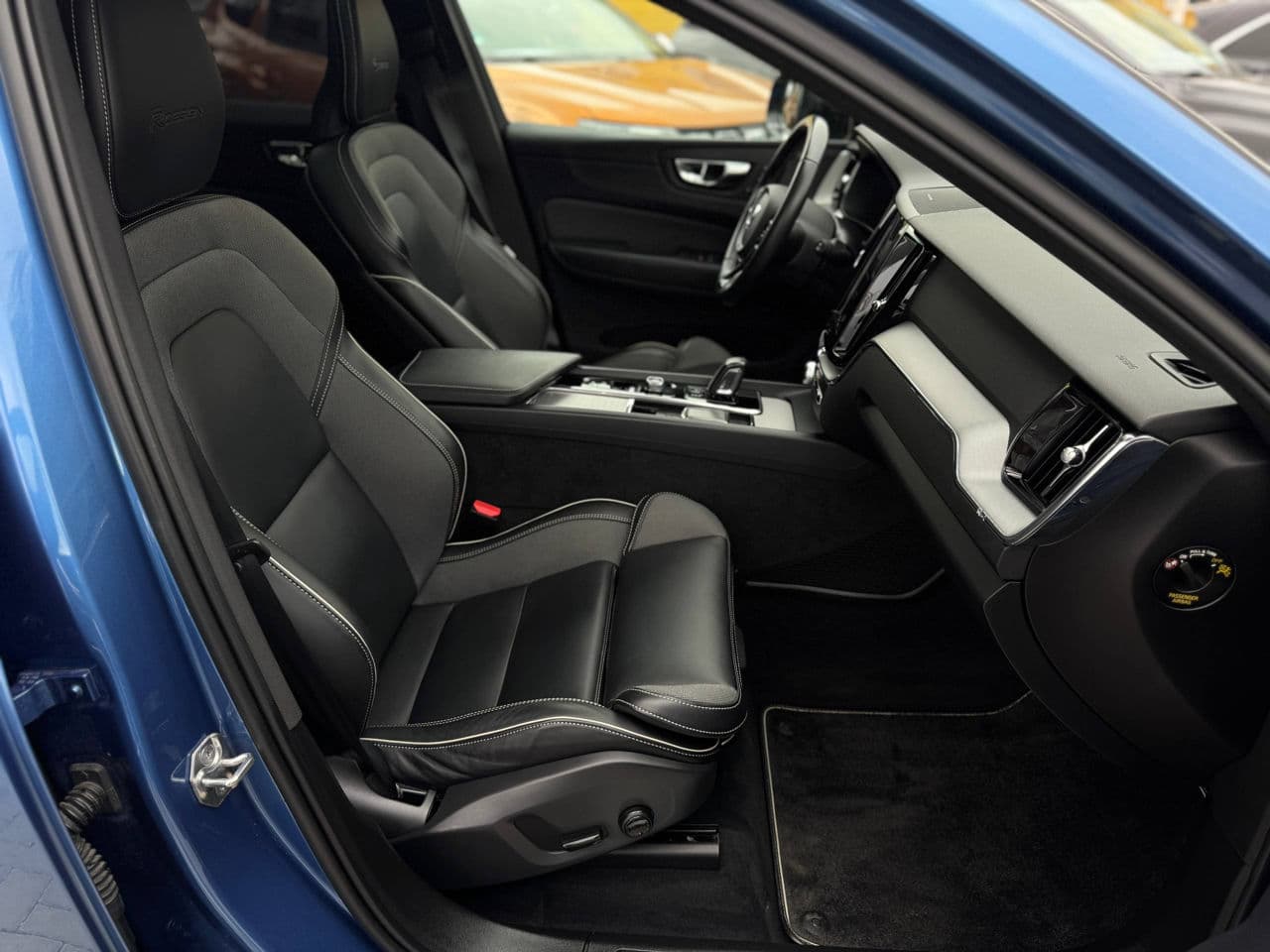 Volvo XC 60 2019 — Миниатюра 16