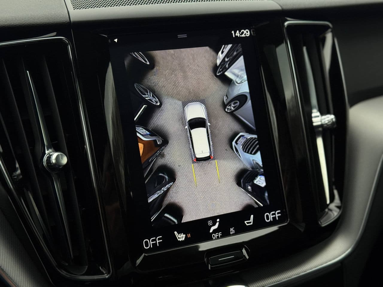 Volvo XC 60 2019 — Миниатюра 10