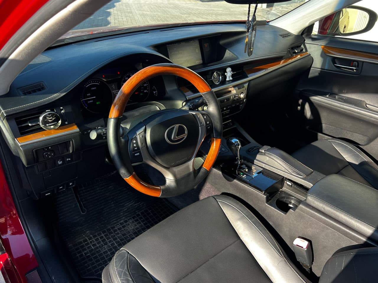 Lexus ES 300h 2015 — Миниатюра 5