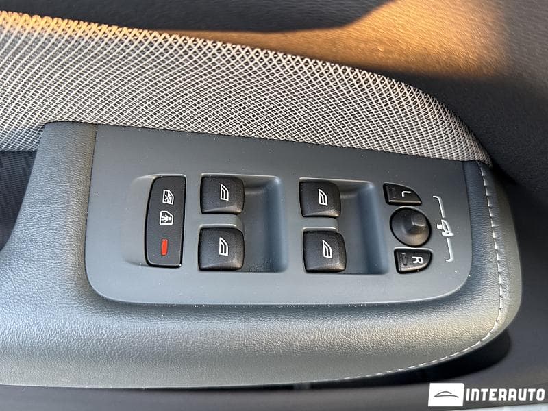 Volvo XC 60 2019 — Миниатюра 18