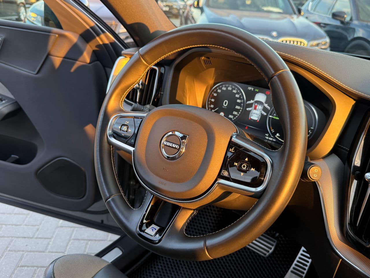 Volvo XC 60 2019 — Миниатюра 7