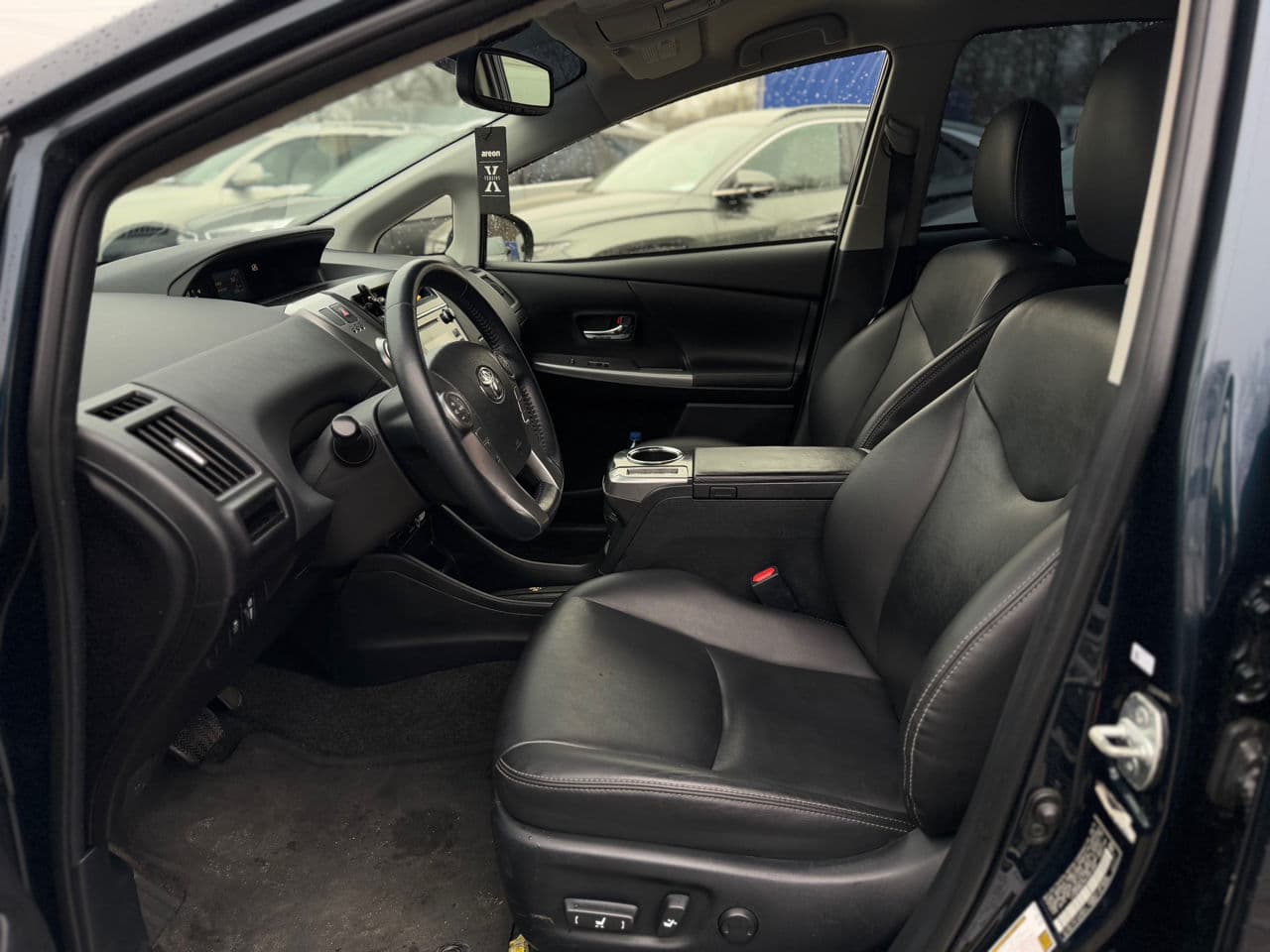 Toyota Prius Plus / V 2017 — Миниатюра 6