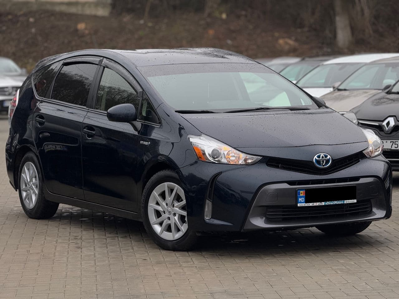 Toyota Prius Plus / V 2017 — Миниатюра 3