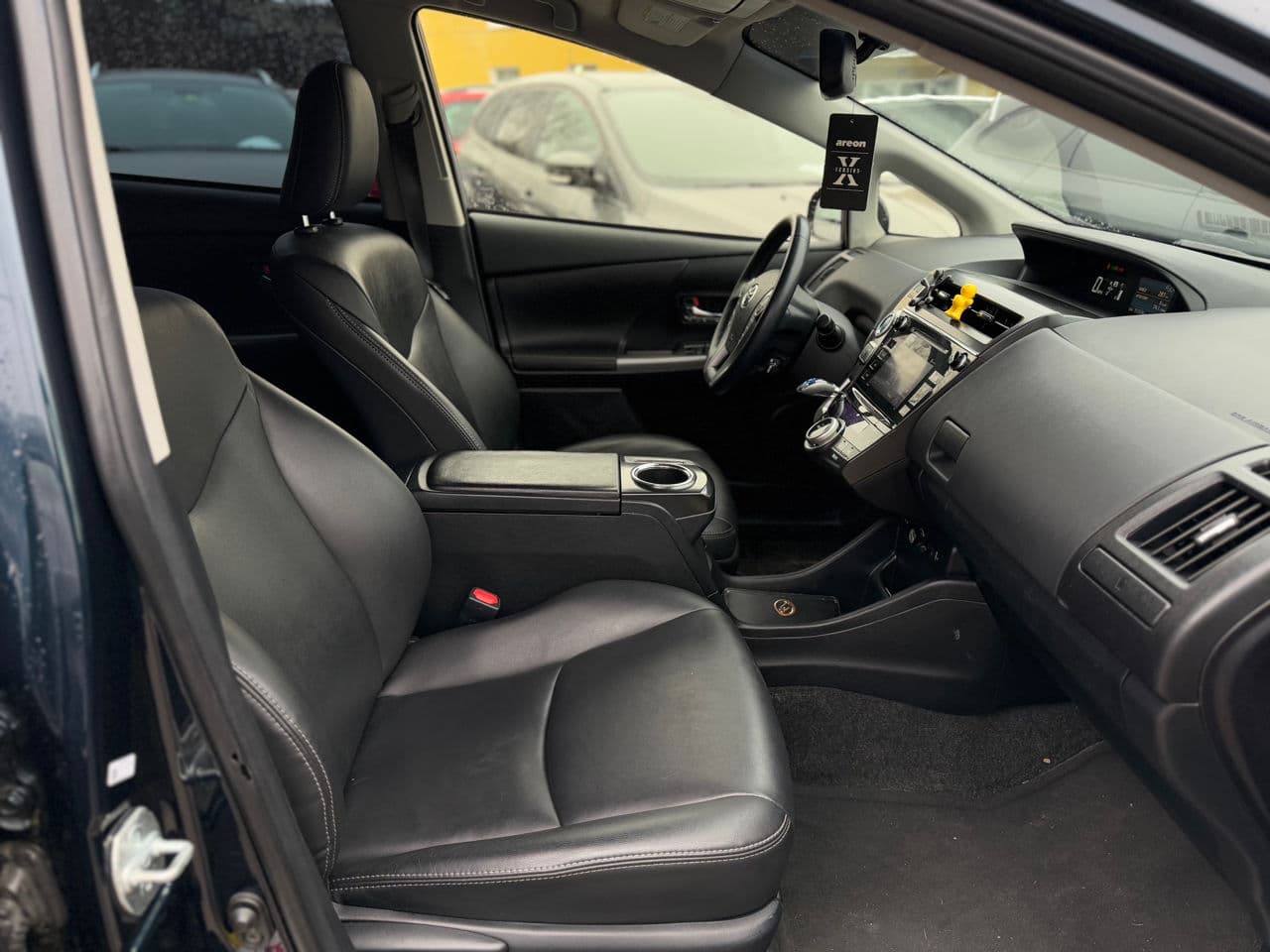 Toyota Prius Plus / V 2017 — Миниатюра 16