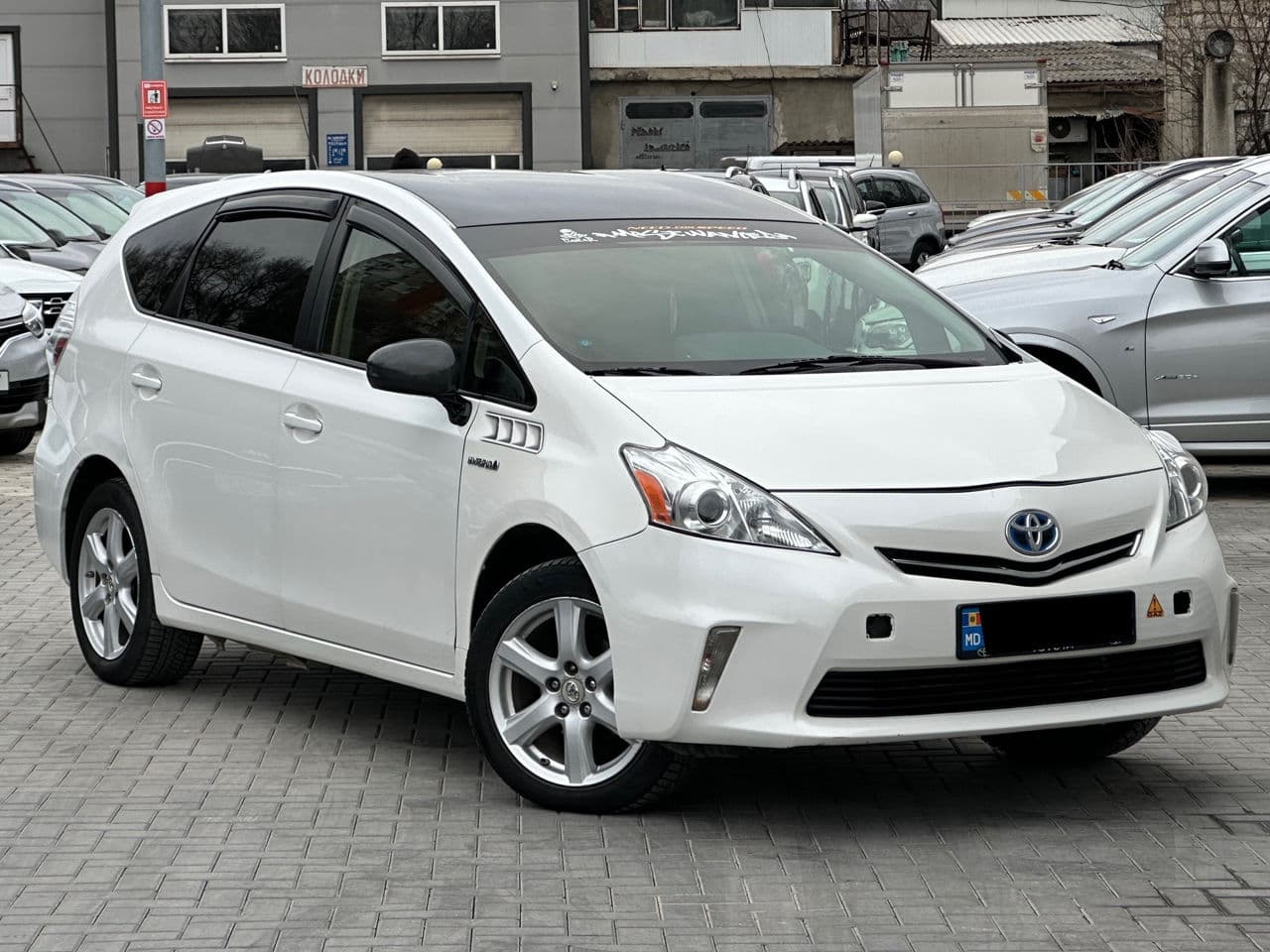 Toyota Prius Plus / V 2012 — Миниатюра 2