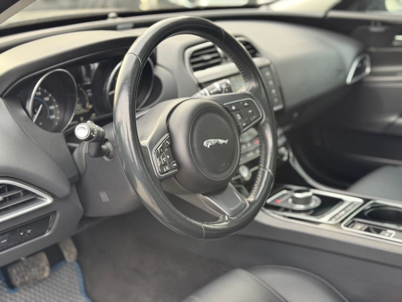 Jaguar XE 2016 — Миниатюра 8