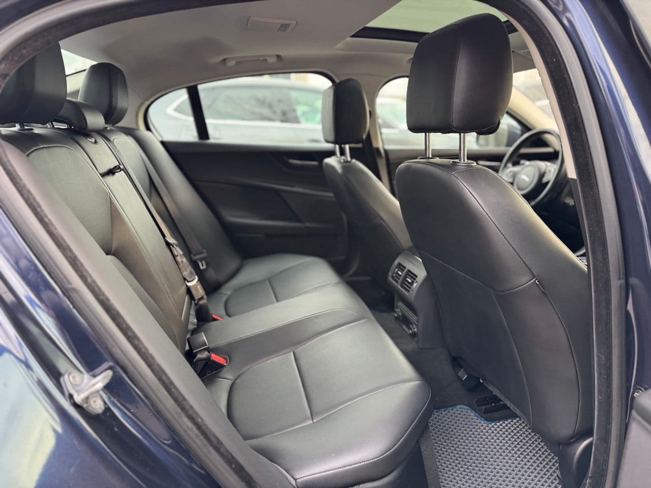 Jaguar XE 2016 — Миниатюра 19