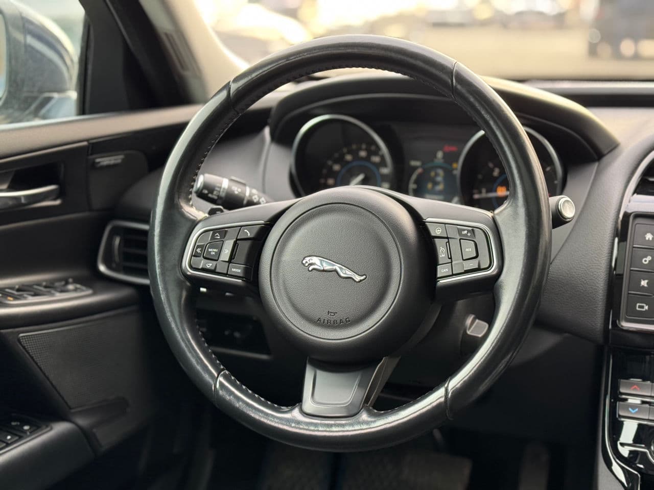 Jaguar XE 2016 — Миниатюра 9