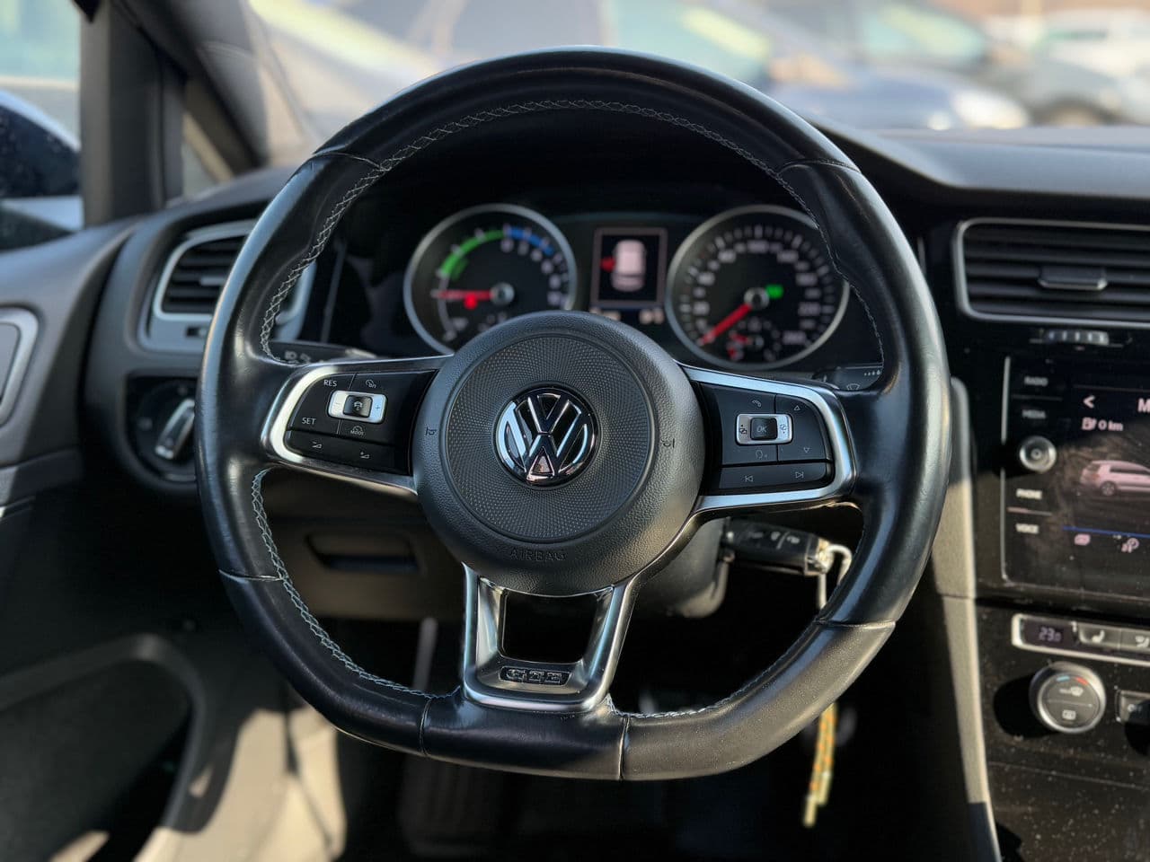 Volkswagen Golf GTE 2018 — Миниатюра 10