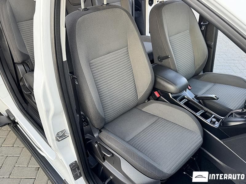 Ford Grand C-MAX 2017 — Миниатюра 15