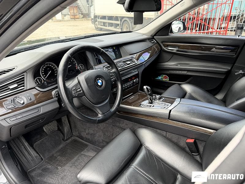 BMW 750 2009 — Миниатюра 5