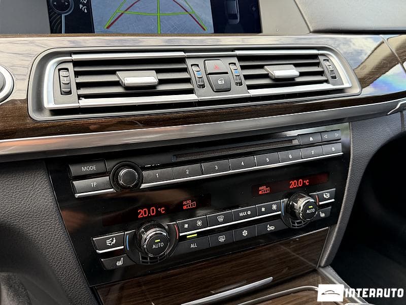 BMW 750 2009 — Миниатюра 11