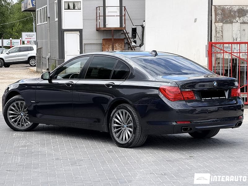 BMW 750 2009 — Миниатюра 2