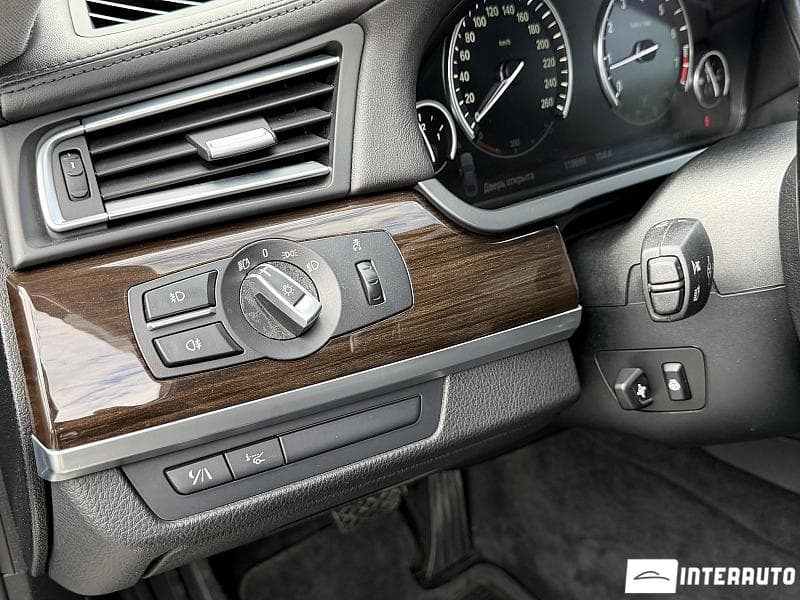 BMW 750 2009 — Миниатюра 16