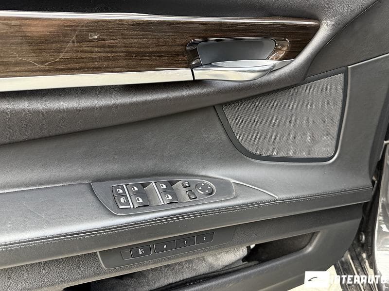 BMW 750 2009 — Миниатюра 18