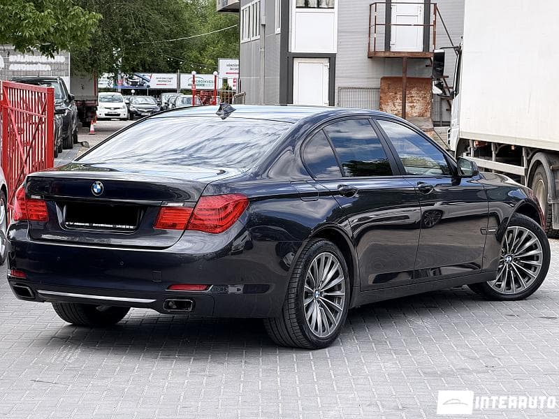 BMW 750 2009 — Миниатюра 3