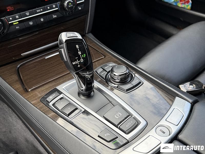 BMW 750 2009 — Миниатюра 12