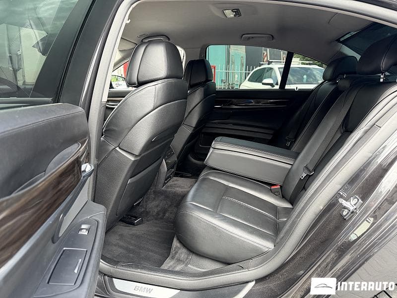 BMW 750 2009 — Миниатюра 6