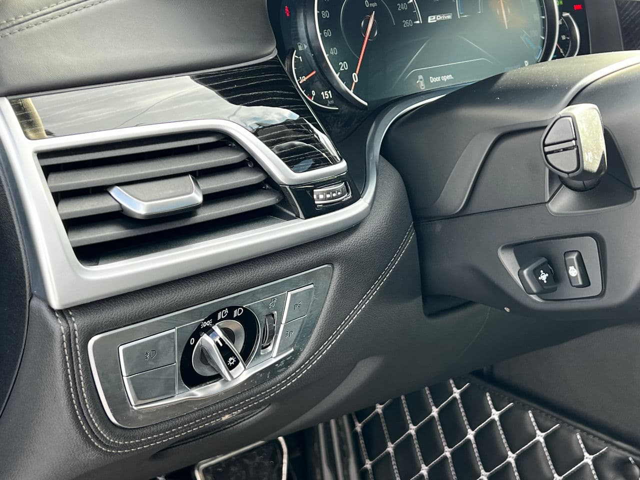 BMW 740e 2016 — Миниатюра 13