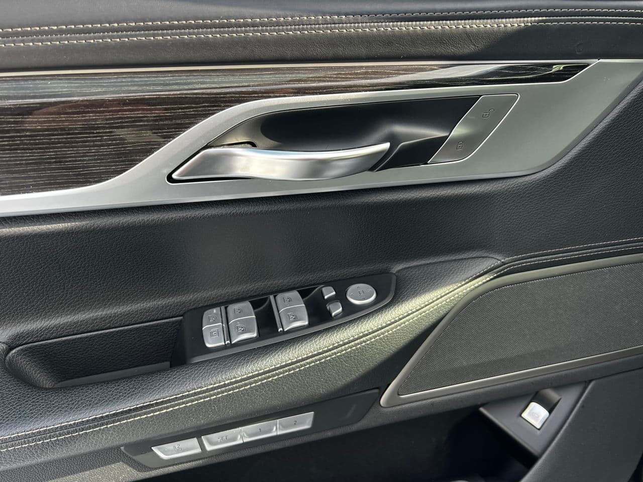 BMW 740e 2016 — Миниатюра 15