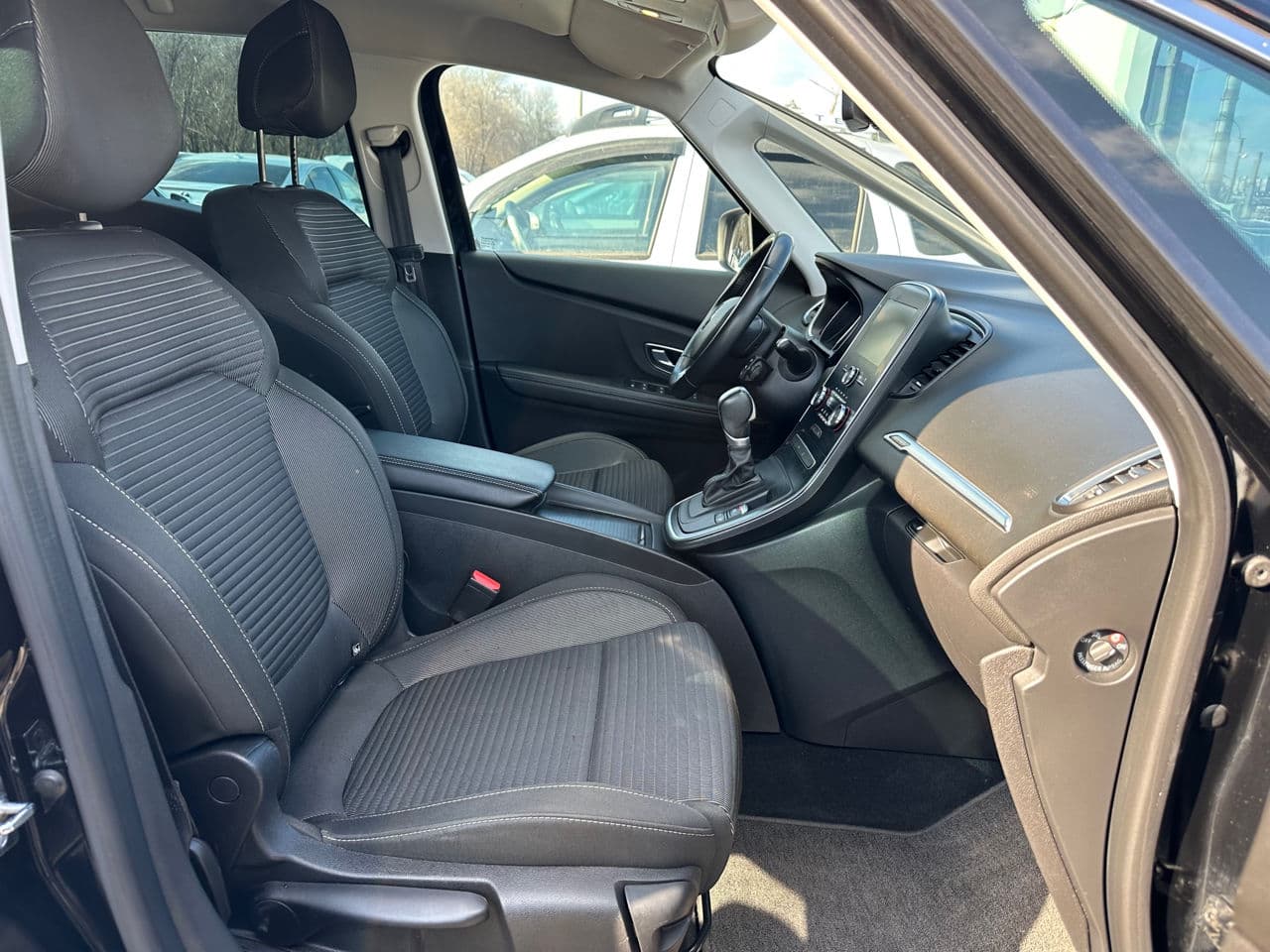 Renault Grand Scenic 2018 — Миниатюра 15