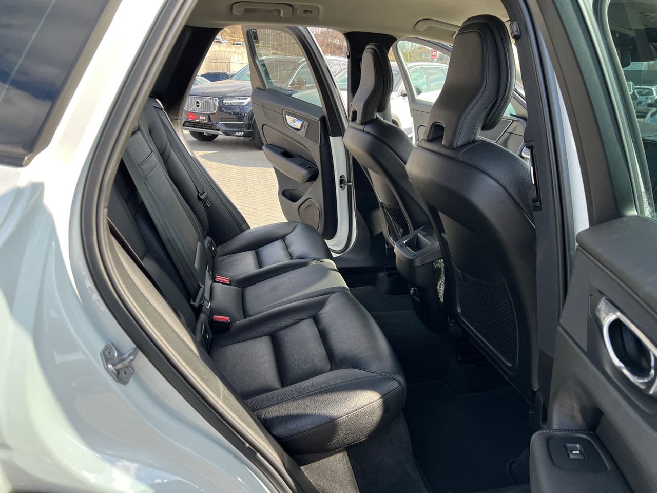 Volvo XC 60 2018 — Миниатюра 13