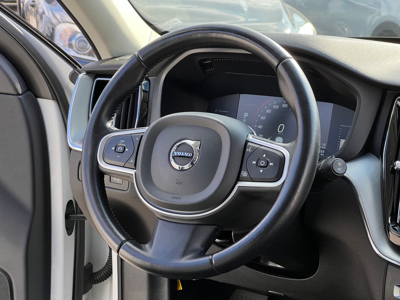 Volvo XC 60 2018 — Миниатюра 7