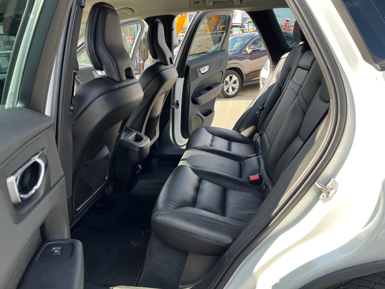 Volvo XC 60 2018 — Миниатюра 12