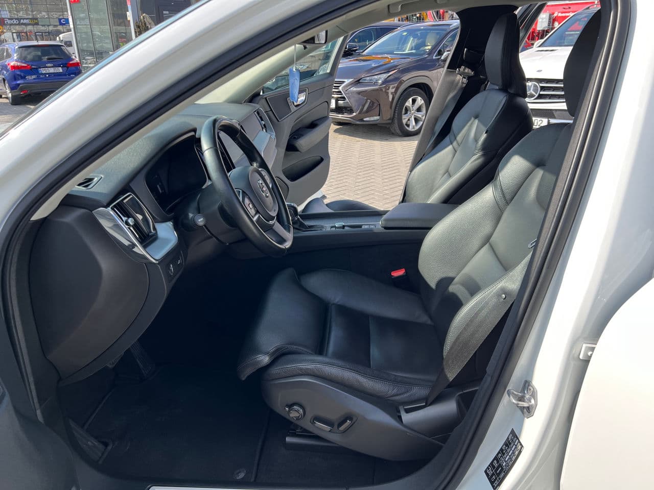 Volvo XC 60 2018 — Миниатюра 5
