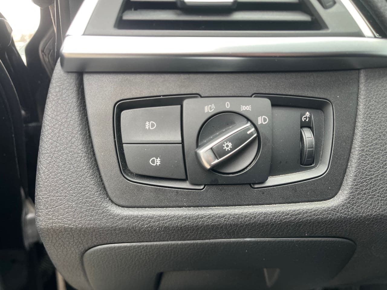 BMW 318 2017 — Миниатюра 8