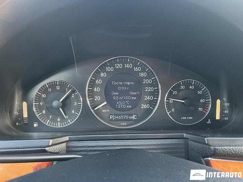 Mercedes E 200 2008 — Миниатюра 10