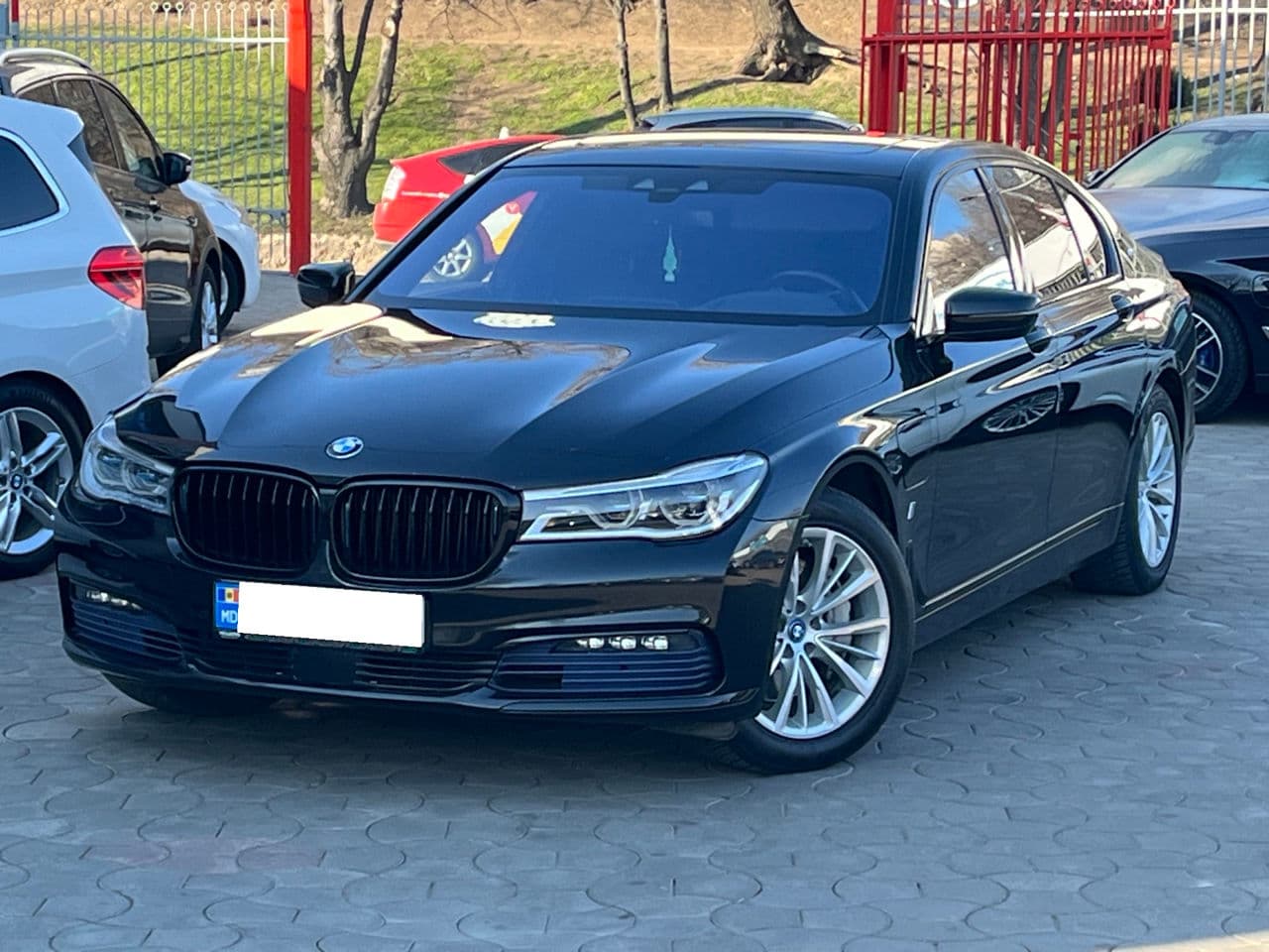 BMW 740e 2016 — Миниатюра 2
