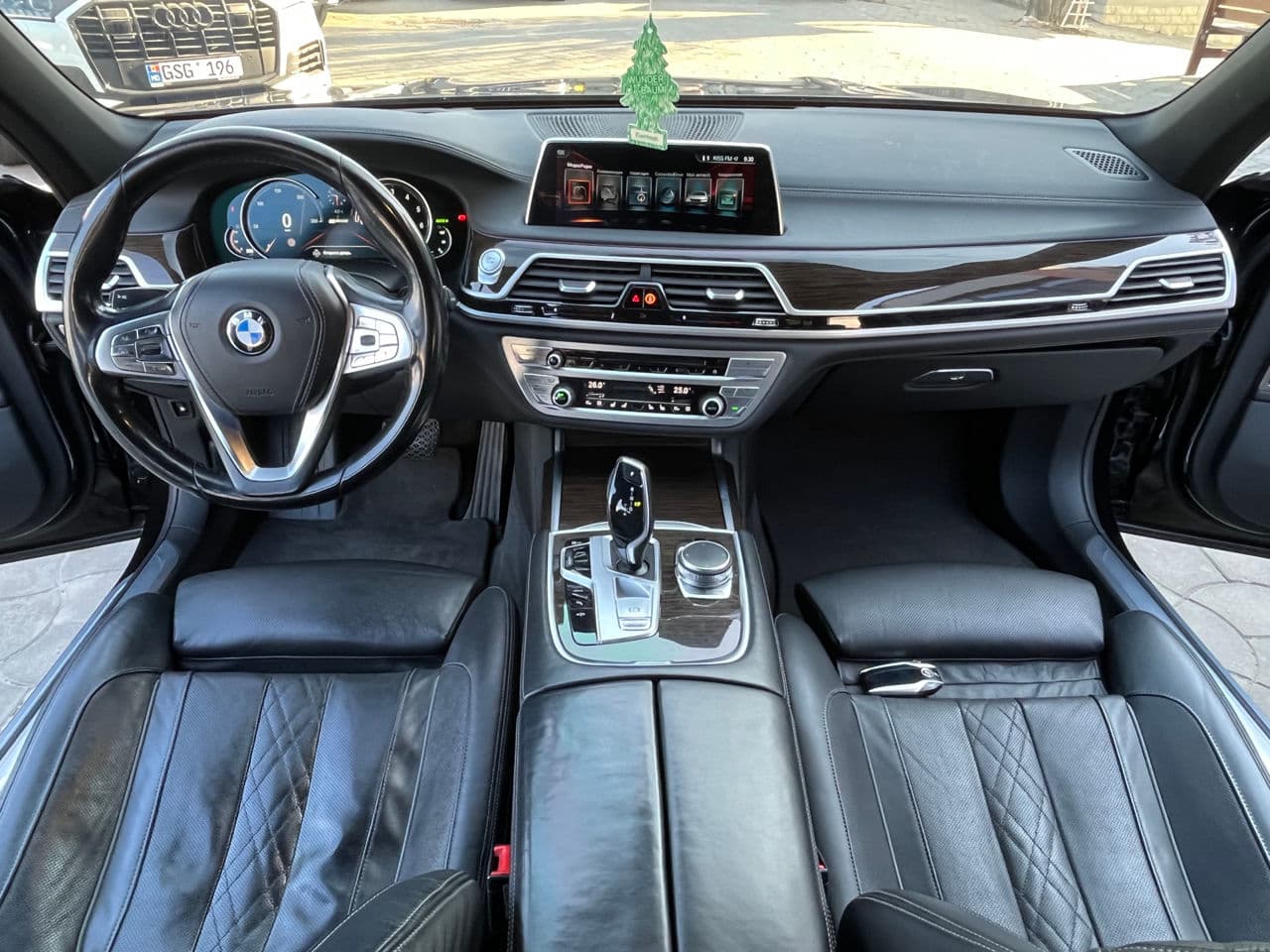 BMW 740e 2016 — Миниатюра 9