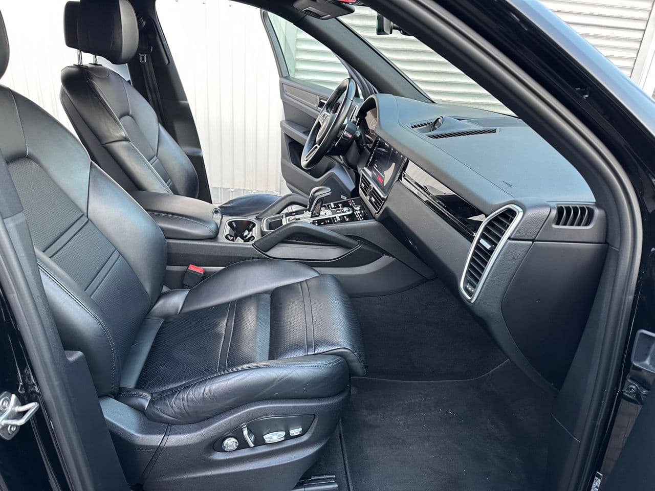 Porsche Cayenne 2018 — Миниатюра 6