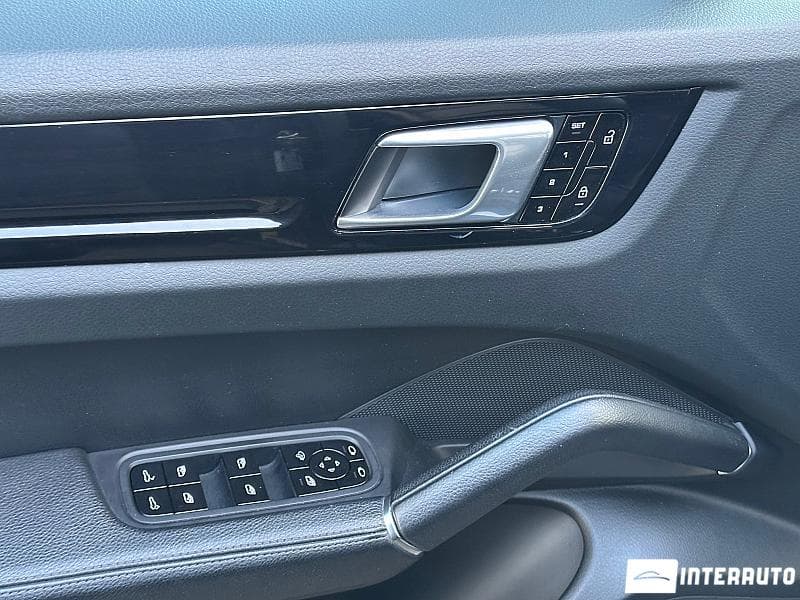 Porsche Cayenne 2018 — Миниатюра 17