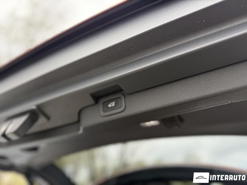 Land Rover Discovery 2017 — Миниатюра 7