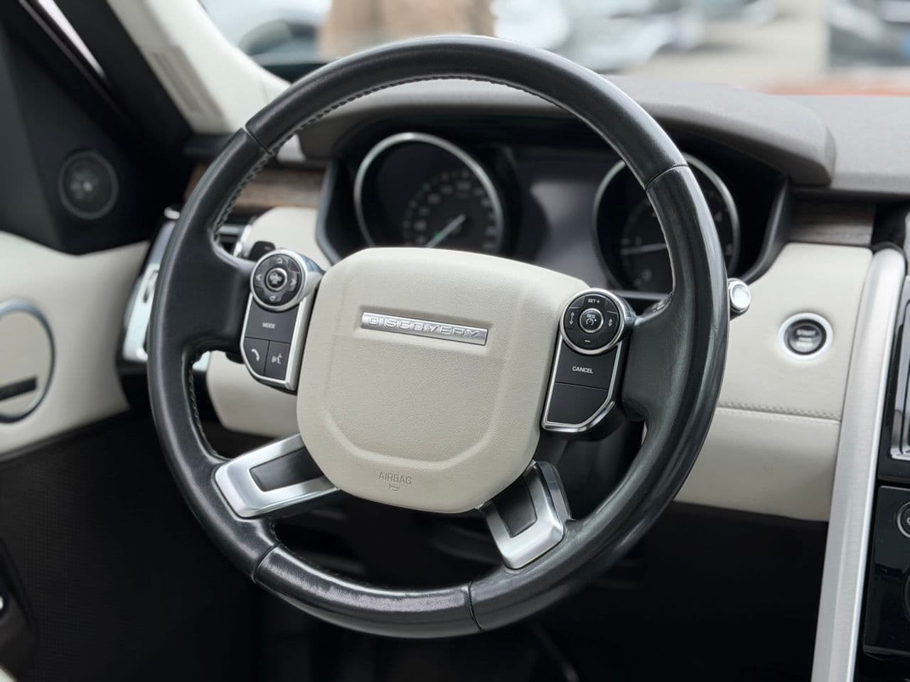 Land Rover Discovery 2017 — Миниатюра 15