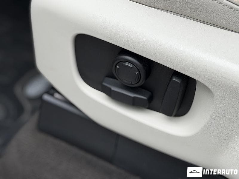 Land Rover Discovery 2017 — Миниатюра 12