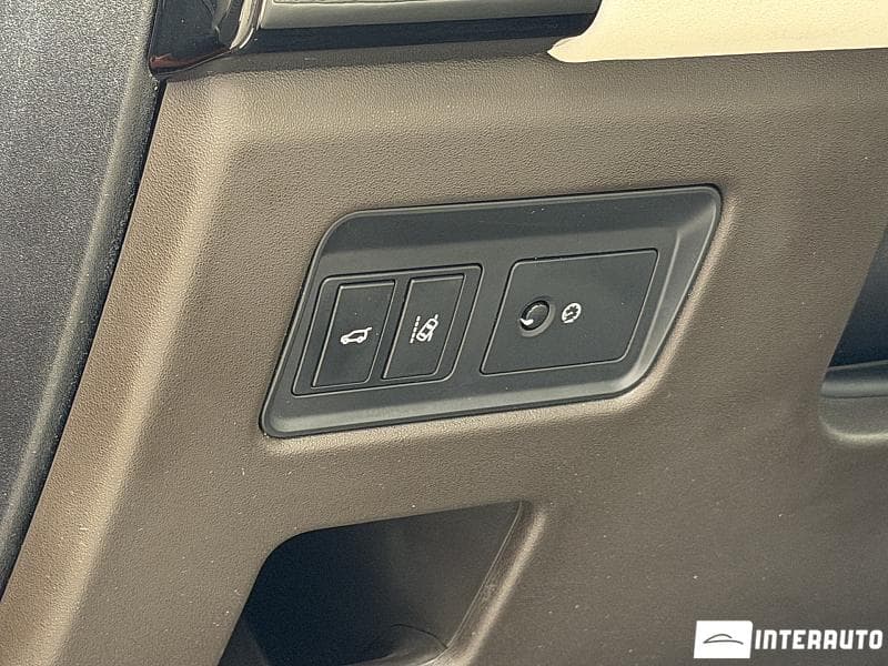 Land Rover Discovery 2017 — Миниатюра 14