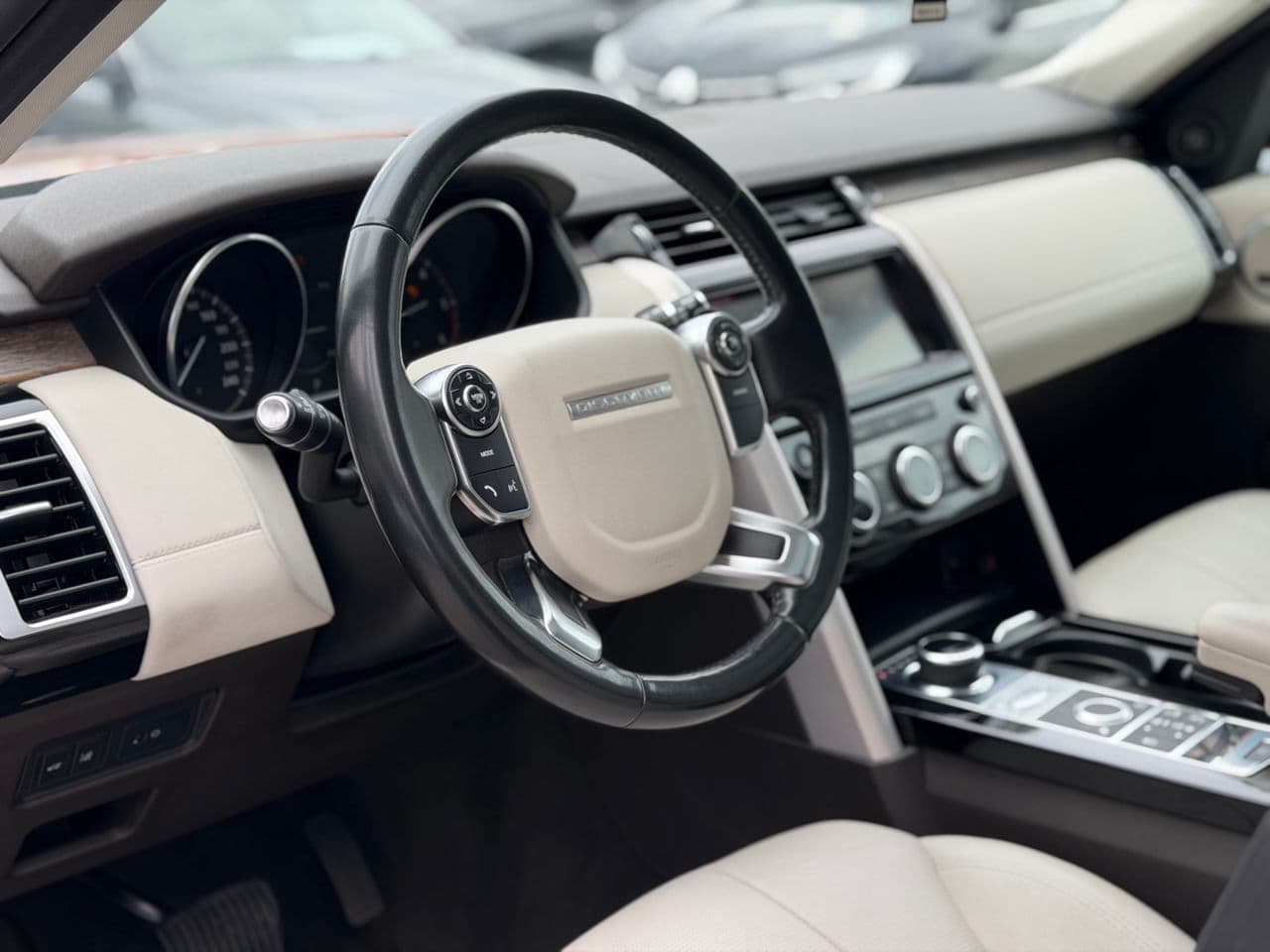 Land Rover Discovery 2017 — Миниатюра 13
