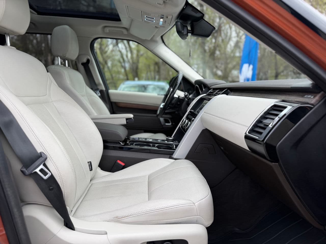 Land Rover Discovery 2017 — Миниатюра 21