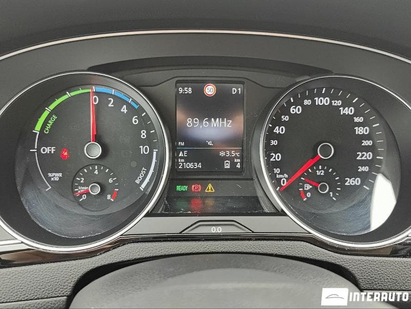 Volkswagen Passat GTE 2020 — Миниатюра 11